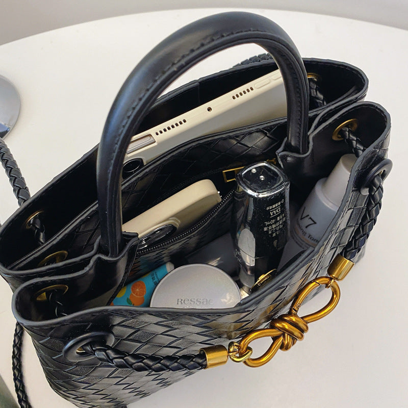 Metal Rope Buckle Woven Shoulder Bag - Retro Commuter Handbag