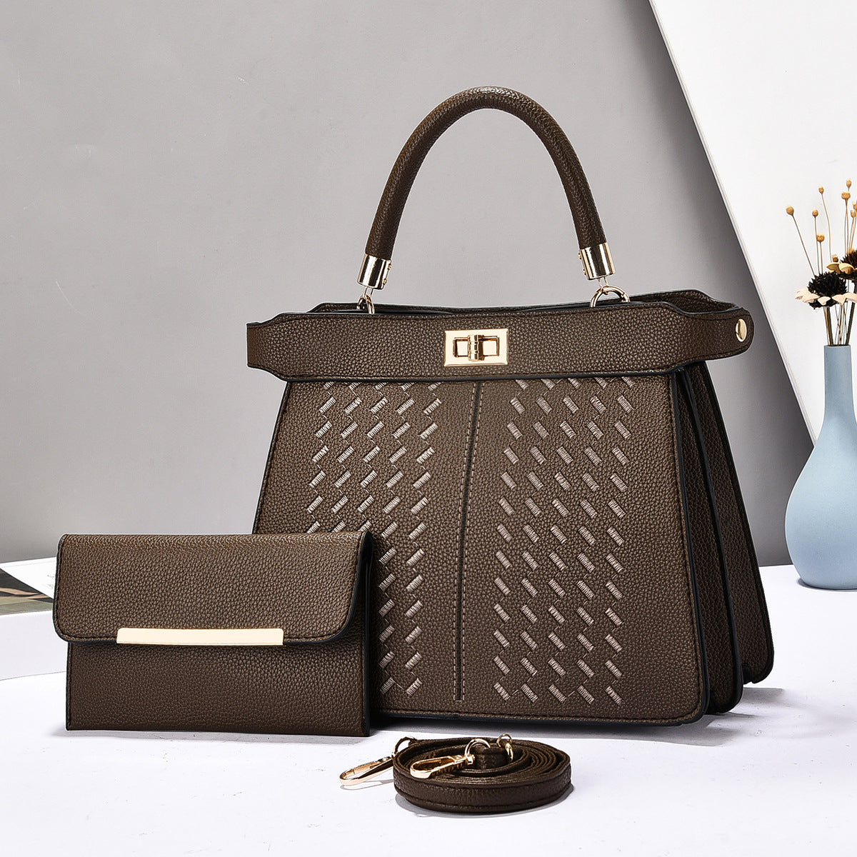 Retro Letter Detail Shoulder Bag - Large Capacity Crossbody Bag