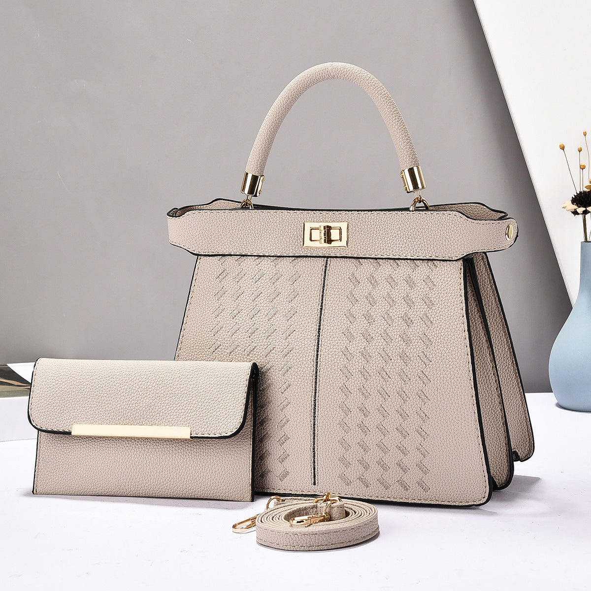 Retro Letter Detail Shoulder Bag - Large Capacity Crossbody Bag