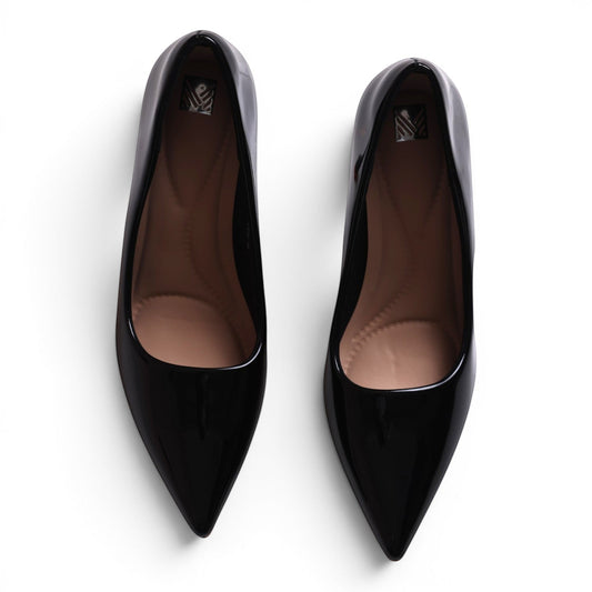 Moda Ug black patent leather pointed-toe ballet flats with cushioned insoles.
