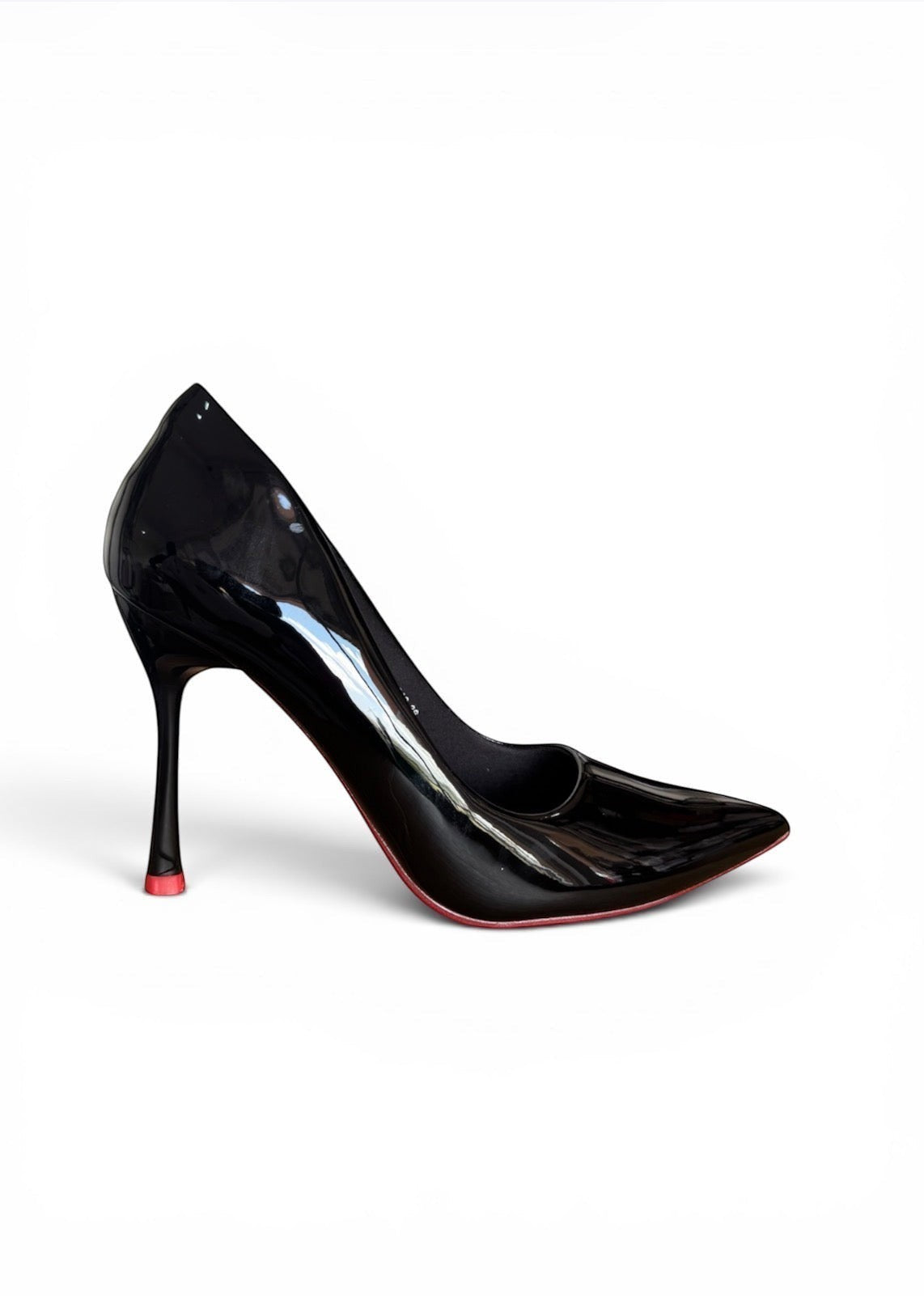 Moda Ug black patent leather pointed toe high heel pumps with a slender heel and pink sole detail.