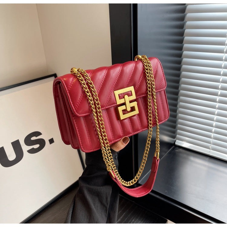 Moda Ug red quilted PU leather small square crossbody handbag with gold chain strap and gold clasp.